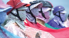 Giằng co giữa hội nhập và bản sắc