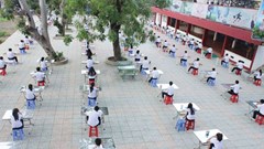 Làm bài kiểm tra như... thi hương, thi hội, thi đình