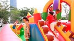 Phụ huynh lo sốt vó tìm chỗ trong con dịp hè