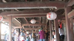 Giám sát khách tham quan chùa Cầu để đảm bảo an toàn cho di tích: Cần thiết nhưng vẫn lo lắm