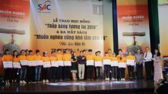 Ra mắt sách về kỹ năng sống cho giới trẻ và trao học bổng "Thắp sáng ước mơ"
