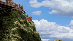 Nụ cười “Xin chào” và lối đi riêng cho người khuyết tật