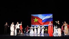 Nghệ thuật Việt toả sáng trong ​​​​​​​"Cung điện Mùa Đông”