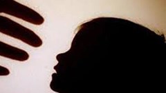 Sờ đầu, mặt người dưới 16 tuổi là dâm ô?