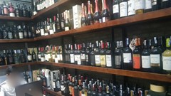 Cần quản lý rượu bia như quản lý chất gây nghiện