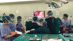 Lần đầu tiên thực hiện thành công phẫu thuật nội soi cắt thuỳ phổi cho bệnh nhân ung thư