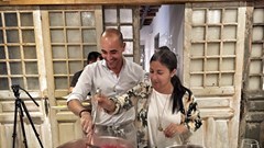 Đầu bếp nổi tiếng thế giới trổ tài nấu món “phở chọc trời” tại Vinpearl Luxury Landmark 81