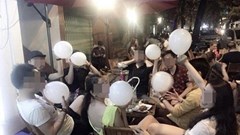 Nhiều bạn trẻ đồng thuận với việc Hà Nội cấm bóng cười