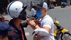 Diễn cảnh bị hành hung khi phát cơm từ thiện để PR, thêm một trò lố khiến dư luận ngán ngẩm
