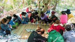 Bắt sòng bạc "quý bà" nằm trong vườn trái cây