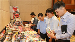 Ngang nhiên "bùng phát" như... nạn sách giả