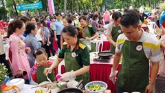 TPHCM: Sôi động Hội thi nấu ăn “Cả nhà vào bếp”