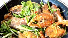 "Đổi gió" với cá chiên sốt mắm ớt khiến cả nhà xuýt xoa ăn không ngừng