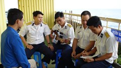 Ngày Gia đình Việt Nam 28.6: Lính nhà giàn để… “Gió đưa hơi thở dội vào phương em”