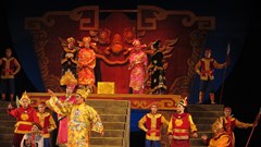 Khi liên hoan​​​​​​​ không chỉ để vui?