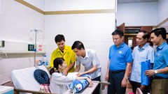 Thăm nữ công nhân mắc bệnh ung thư giai đoạn cuối khi đang mang thai 27 tuần