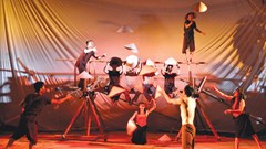 Xã hội hóa và nỗi lo “ép duyên” nghệ thuật