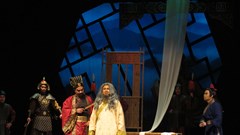 Nghệ sĩ Quang Khải xuất thần với vai Hồ Quý Ly trên sân khấu cải lương