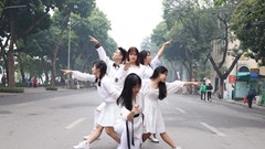 Dance in public khuấy động phố đi bộ Hồ Gươm