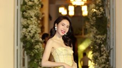 Top đẹp tuần: Thủy Tiên gây chú ý với đầm đuôi dài vài mét