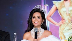 H’Hen Niê được tặng vương miện đương nhiệm vì thành tích nổi bật