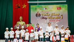 Hàng ngàn em nhỏ miền núi phía Bắc nhận quà, học bổng "Thắp sáng những ước mơ" 2019