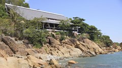 Danh thắng quốc gia chứ không phải di tích LSVH nên... vô tư xây dựng (?!)