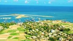 Thu phí du khách đến các đảo tiền tiêu?