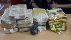 2 đối tượng vận chuyển số lượng lớn ma túy, dùng lựu đạn chống trả