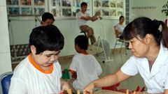 Tâm tư của người thương binh già có con gái nhiễm chất độc da cam