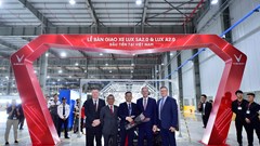 Vinfast bàn giao lô xe Lux SA2.0 và Lux A2.0 đầu tiên cho khách hàng