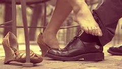 Biểu lộ tình cảm thái quá nơi công cộng