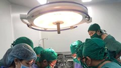 Lấy vòng tránh thai “lạc” trong bàng quang