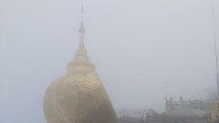 Bí ẩn ngôi chùa thiêng trên tảng đá dát vàng phá vỡ mọi nguyên tắc trọng lực ở Myanmar