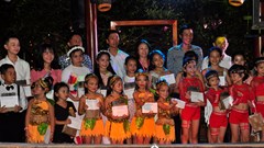 Các ngôi sao nhí tham gia chương trình nghệ thuật “Vòng tay nhân ái”