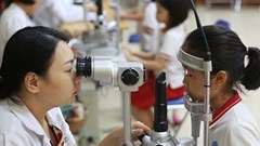 Chăm sóc thị lực cho trẻ trước ngày khai trường