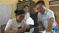 Nữ 9X bị bắt khi bán ma túy tại ngã ba đường giữa ban ngày