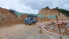 Tỉnh lộ 675 sạt lở nghiêm trọng có phải do mưa bão?