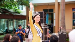 Về thăm trường cũ, Tân hoa hậu Lương Thùy Linh bất ngờ được tổ chức sinh nhật