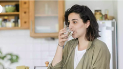 9 cách đơn giản bất ngờ để uống đủ nước hàng ngày