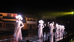 500 diễn viên đội mưa tái hiện Ký ức Hội An