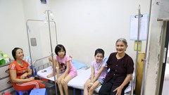 Những trẻ lỡ hẹn với ngày khai trường