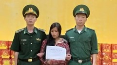 Bắt giữ hai đối tượng vận chuyển trái phép hơn 200 hộp pháo