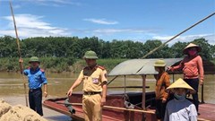 Nghệ An: Liên tiếp bắt giữ nhiều thuyền khai thác cát trái phép trên sông Lam