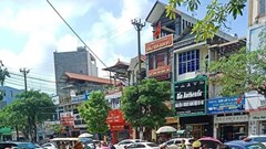 Quảng Ninh: CSGT dùng súng AK đập vỡ kính xe sang bỏ trốn