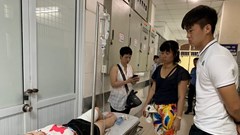 Nữ cổ động viên bị chấn thương vì pháo sáng phải điều trị ít nhất 15 ngày