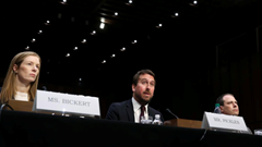 Các mạng xã hội khẳng định đang xóa nội dung bạo lực nhanh hơn