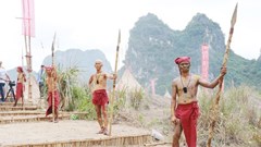 Tháo dỡ phim trường “Kong” trong Quần thể danh thắng Tràng An