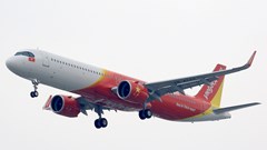 Tàu bay A321neo ACF 240 ghế đầu tiên trên thế giới xuất hiện nổi bật tại sân bay Tân Sơn Nhất