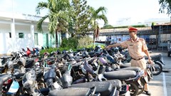 Ninh Thuận: Tiêu hủy hàng trăm phương tiện xe gắn máy không rõ nguồn gốc
